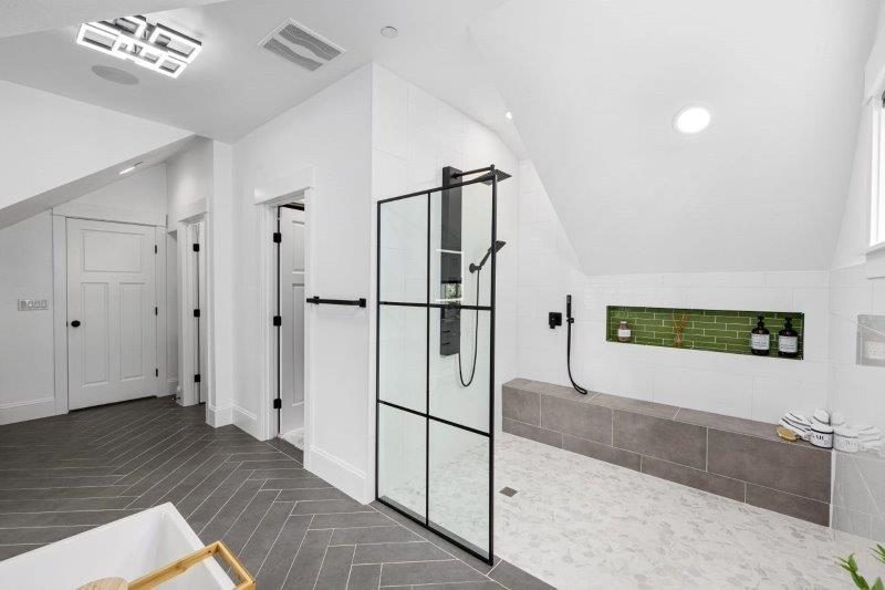 Master Bathroom Suite (13)