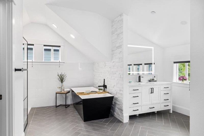 Master Bathroom Suite (14)