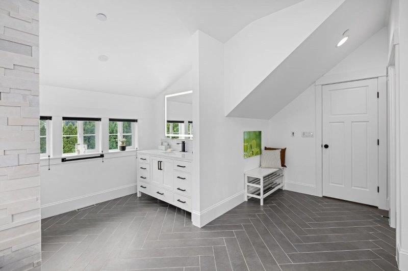 Master Bathroom Suite (15)