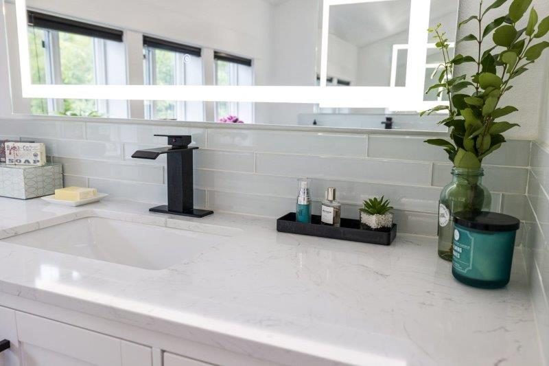 Master Bathroom Suite (20)