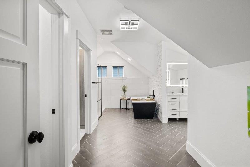 Master Bathroom Suite (4)