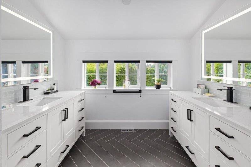 Master Bathroom Suite (7)