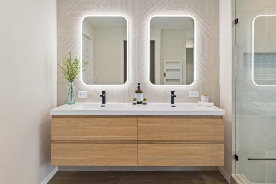 02-L99A9692 Zen Master Bathroom with large Steam room